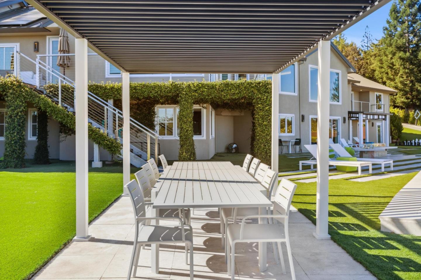 Detail Gallery Image 36 of 47 For 25 Oakhill Dr, Woodside,  CA 94062 - 5 Beds | 5/1 Baths