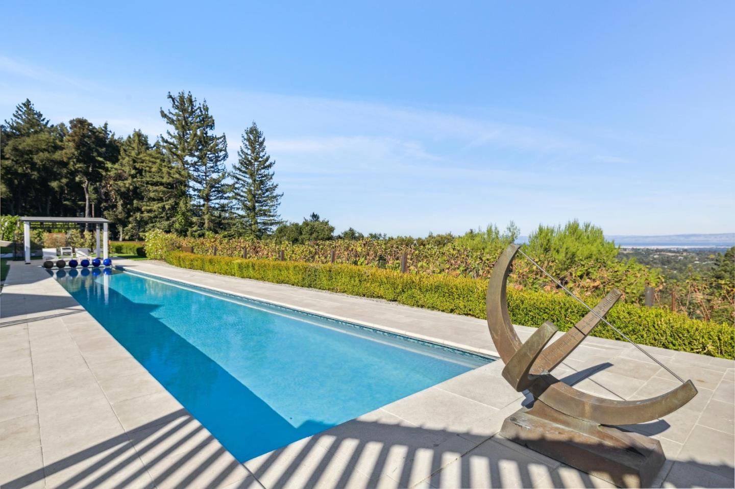 Detail Gallery Image 37 of 47 For 25 Oakhill Dr, Woodside,  CA 94062 - 5 Beds | 5/1 Baths