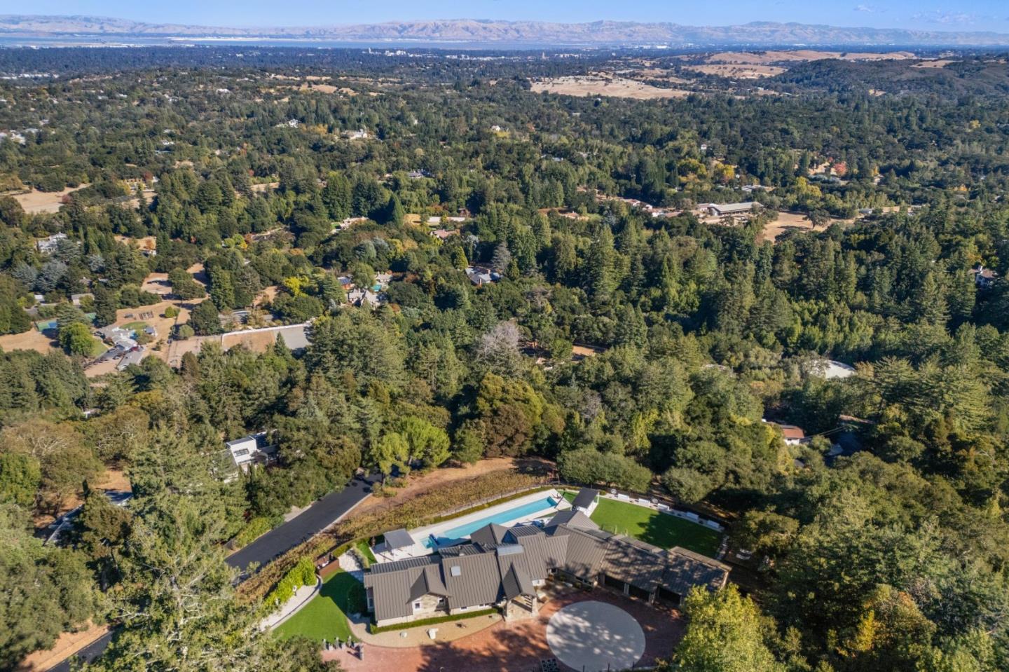 Detail Gallery Image 4 of 47 For 25 Oakhill Dr, Woodside,  CA 94062 - 5 Beds | 5/1 Baths
