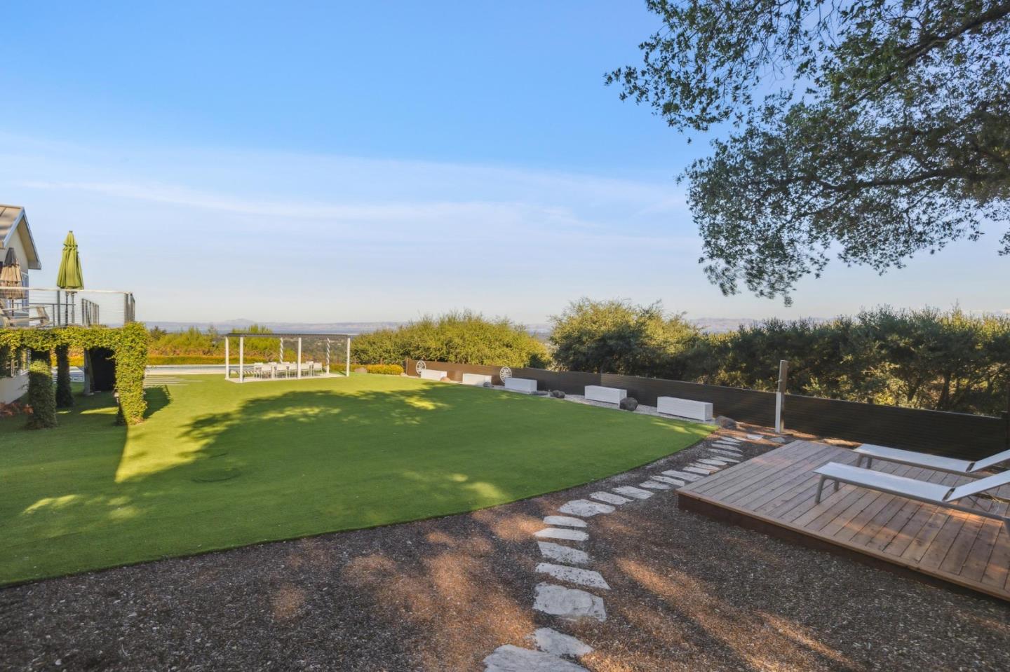 Detail Gallery Image 41 of 47 For 25 Oakhill Dr, Woodside,  CA 94062 - 5 Beds | 5/1 Baths