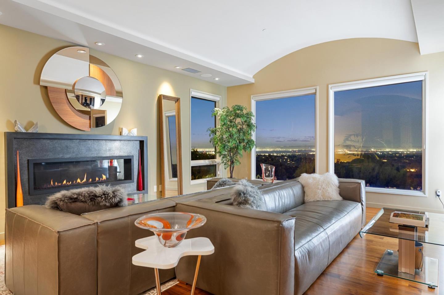 Detail Gallery Image 42 of 47 For 25 Oakhill Dr, Woodside,  CA 94062 - 5 Beds | 5/1 Baths