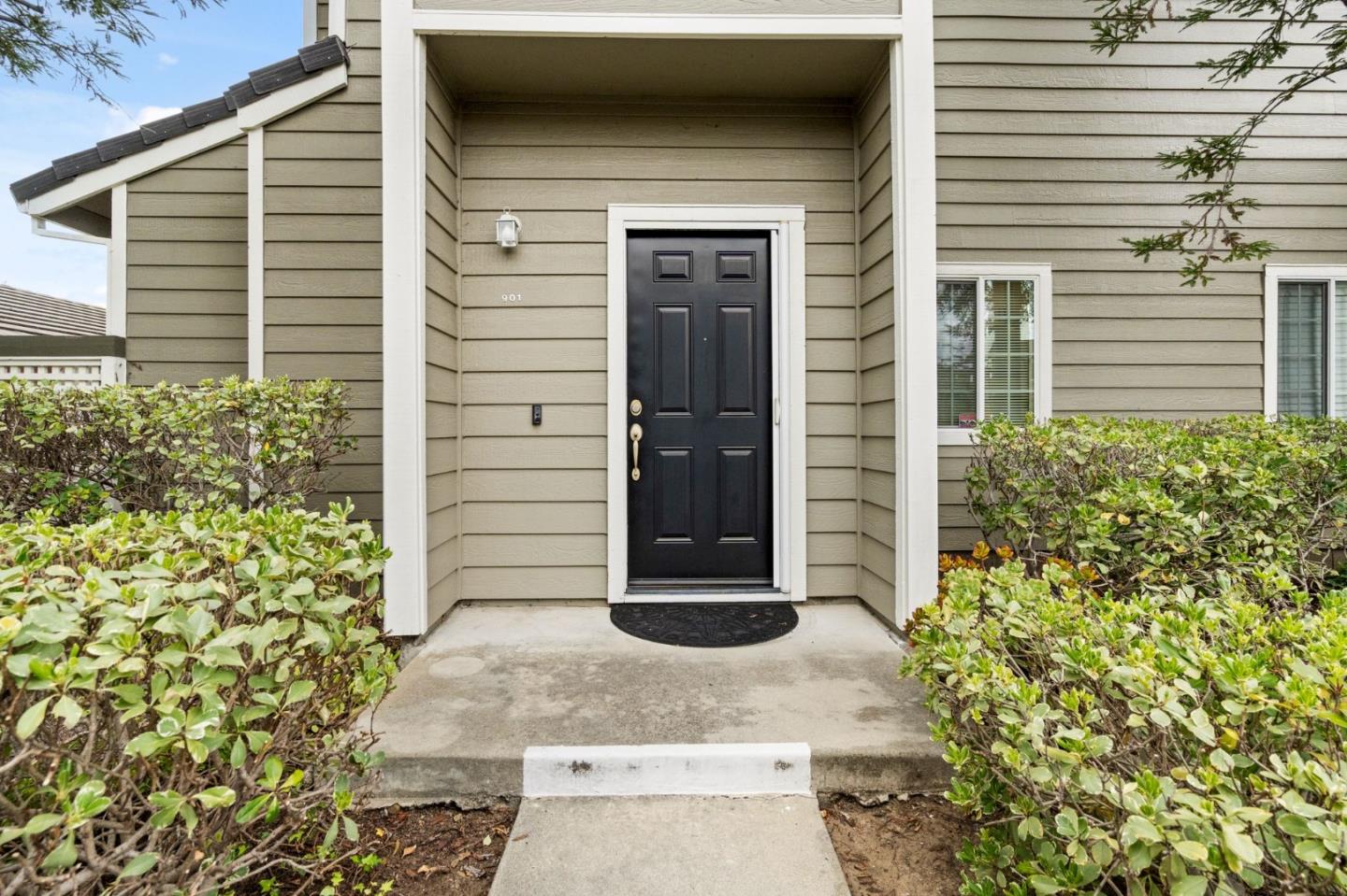 Detail Gallery Image 2 of 14 For 901 Lake Tahoe Ct, San Jose,  CA 95123 - 3 Beds | 2 Baths