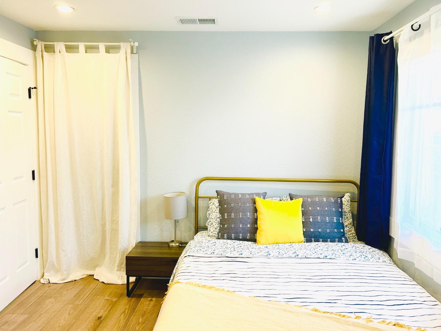 Detail Gallery Image 12 of 26 For 914 Harliss Ave, San Jose,  CA 95110 - 2 Beds | 2 Baths