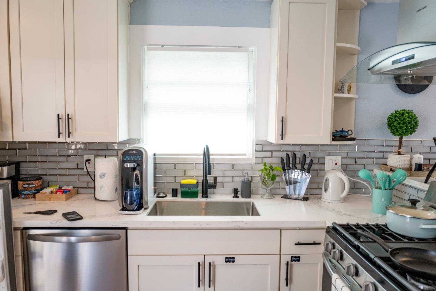 Detail Gallery Image 4 of 26 For 914 Harliss Ave, San Jose,  CA 95110 - 2 Beds | 2 Baths