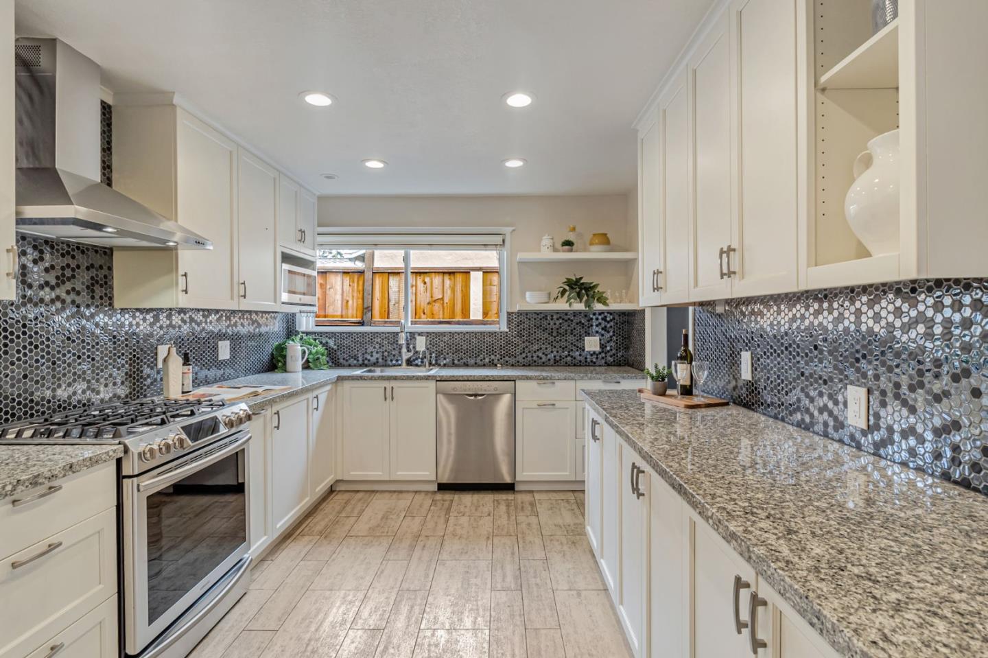 Detail Gallery Image 16 of 86 For 3350 Page St, Redwood City,  CA 94063 - 4 Beds | 4 Baths