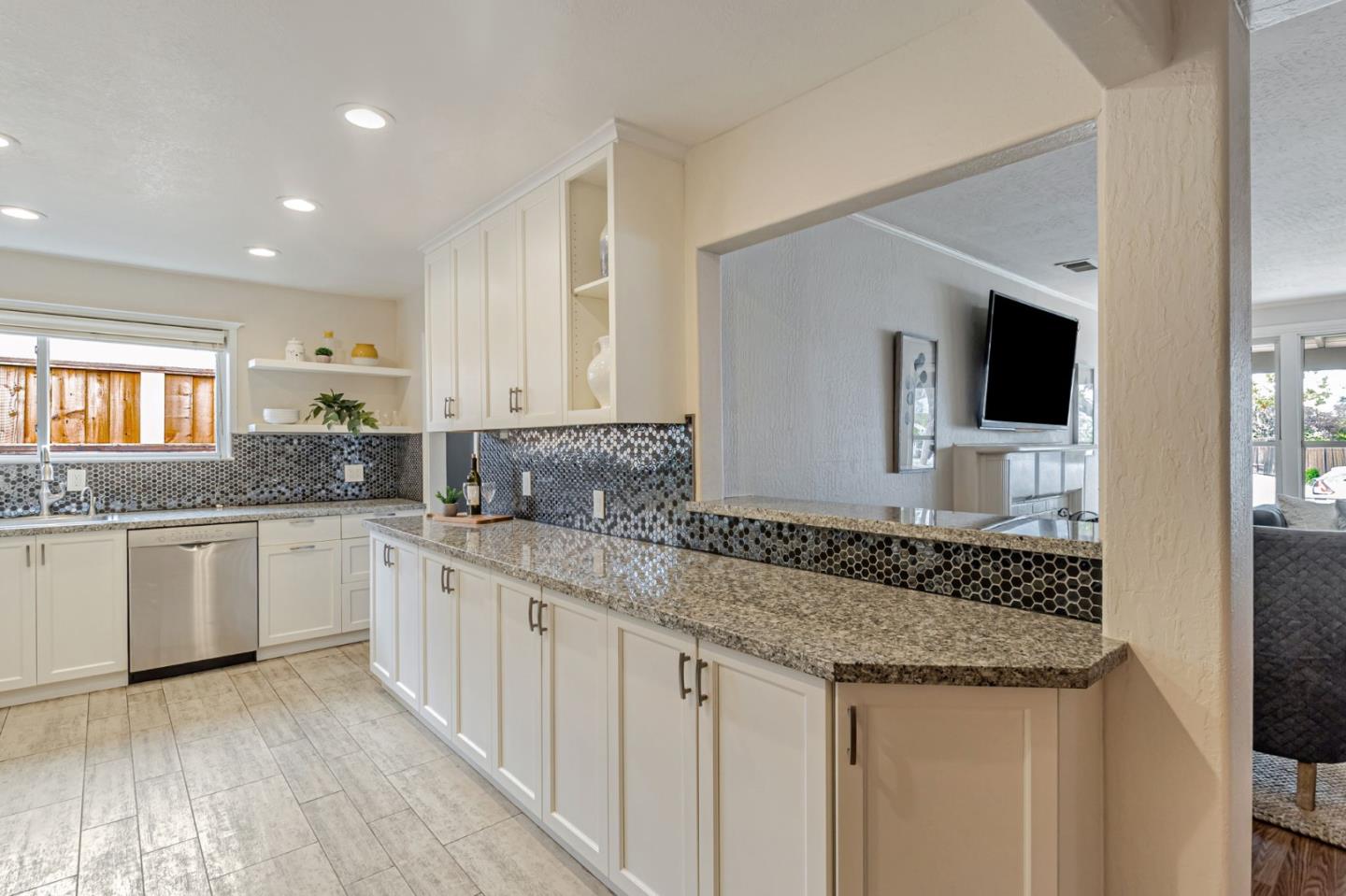 Detail Gallery Image 17 of 86 For 3350 Page St, Redwood City,  CA 94063 - 4 Beds | 4 Baths