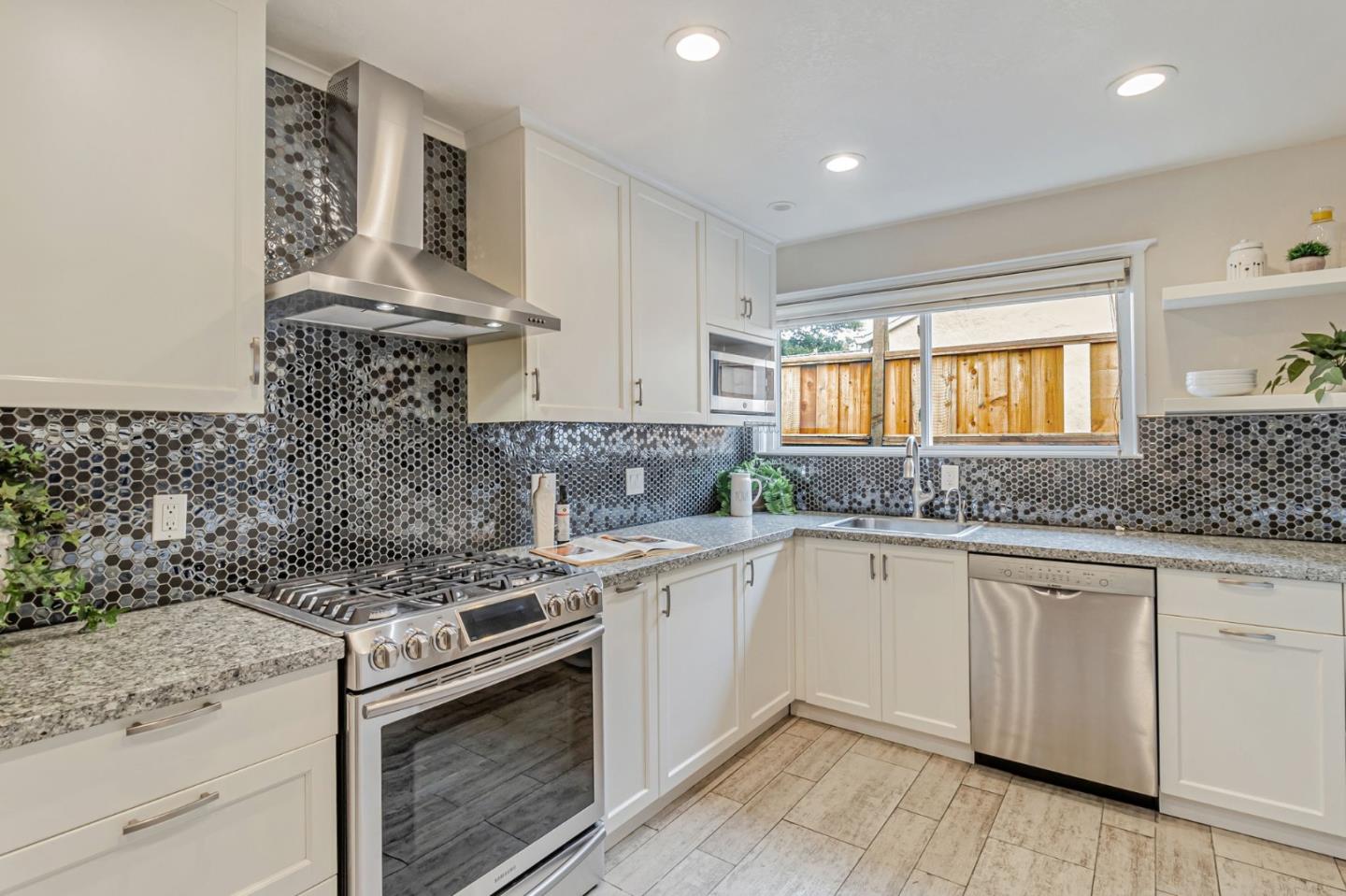 Detail Gallery Image 18 of 86 For 3350 Page St, Redwood City,  CA 94063 - 4 Beds | 4 Baths