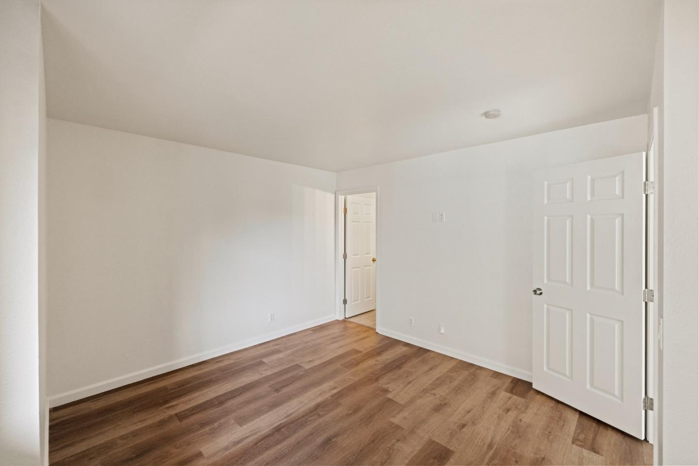 Detail Gallery Image 10 of 22 For 820 Casanova Ave #123,  Monterey,  CA 93940 - 1 Beds | 1 Baths