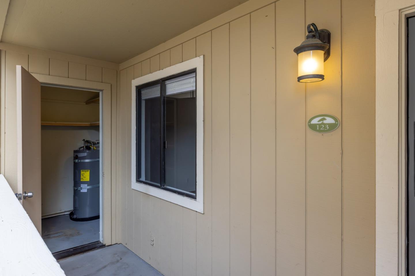 Detail Gallery Image 16 of 22 For 820 Casanova Ave #123,  Monterey,  CA 93940 - 1 Beds | 1 Baths