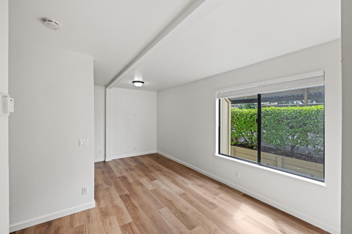 Detail Gallery Image 3 of 22 For 820 Casanova Ave #123,  Monterey,  CA 93940 - 1 Beds | 1 Baths