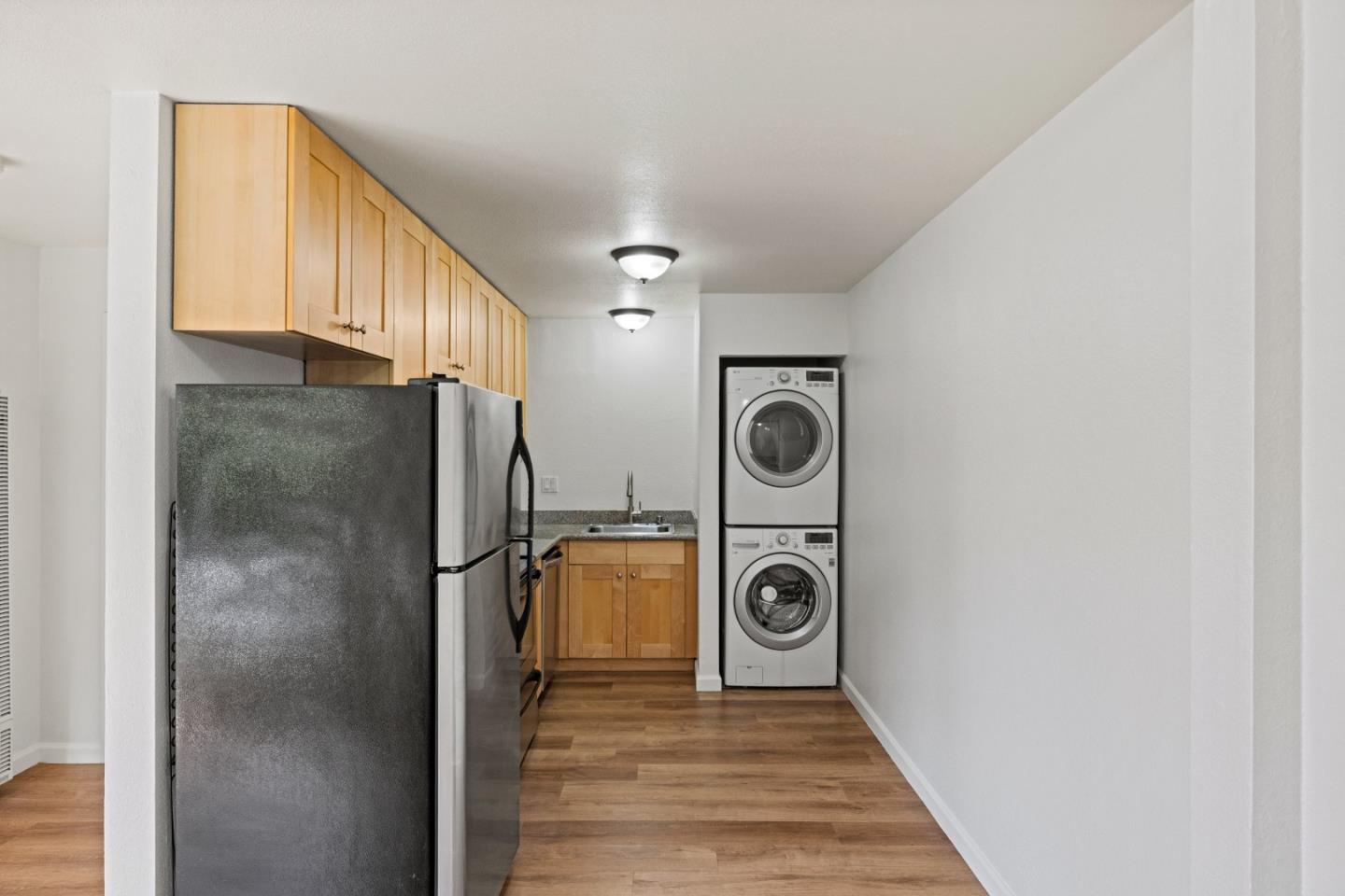 Detail Gallery Image 6 of 22 For 820 Casanova Ave #123,  Monterey,  CA 93940 - 1 Beds | 1 Baths