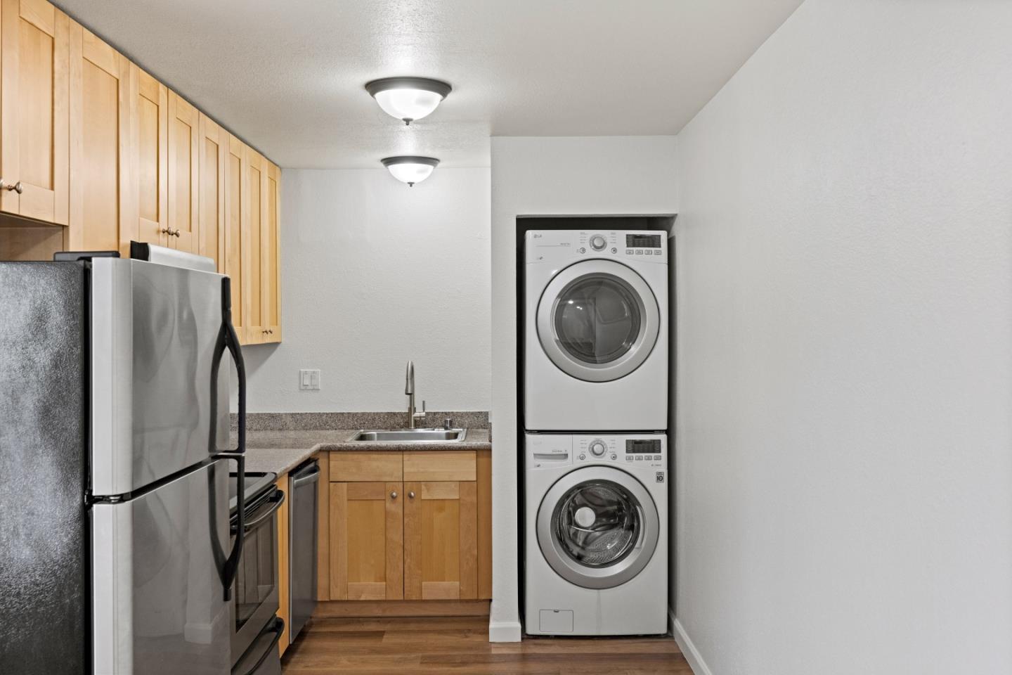 Detail Gallery Image 7 of 22 For 820 Casanova Ave #123,  Monterey,  CA 93940 - 1 Beds | 1 Baths