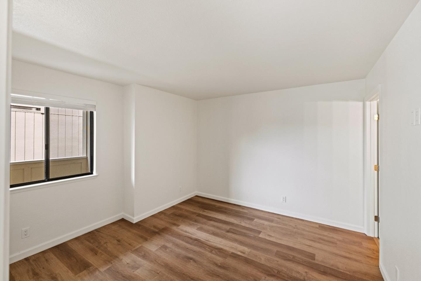 Detail Gallery Image 9 of 22 For 820 Casanova Ave #123,  Monterey,  CA 93940 - 1 Beds | 1 Baths