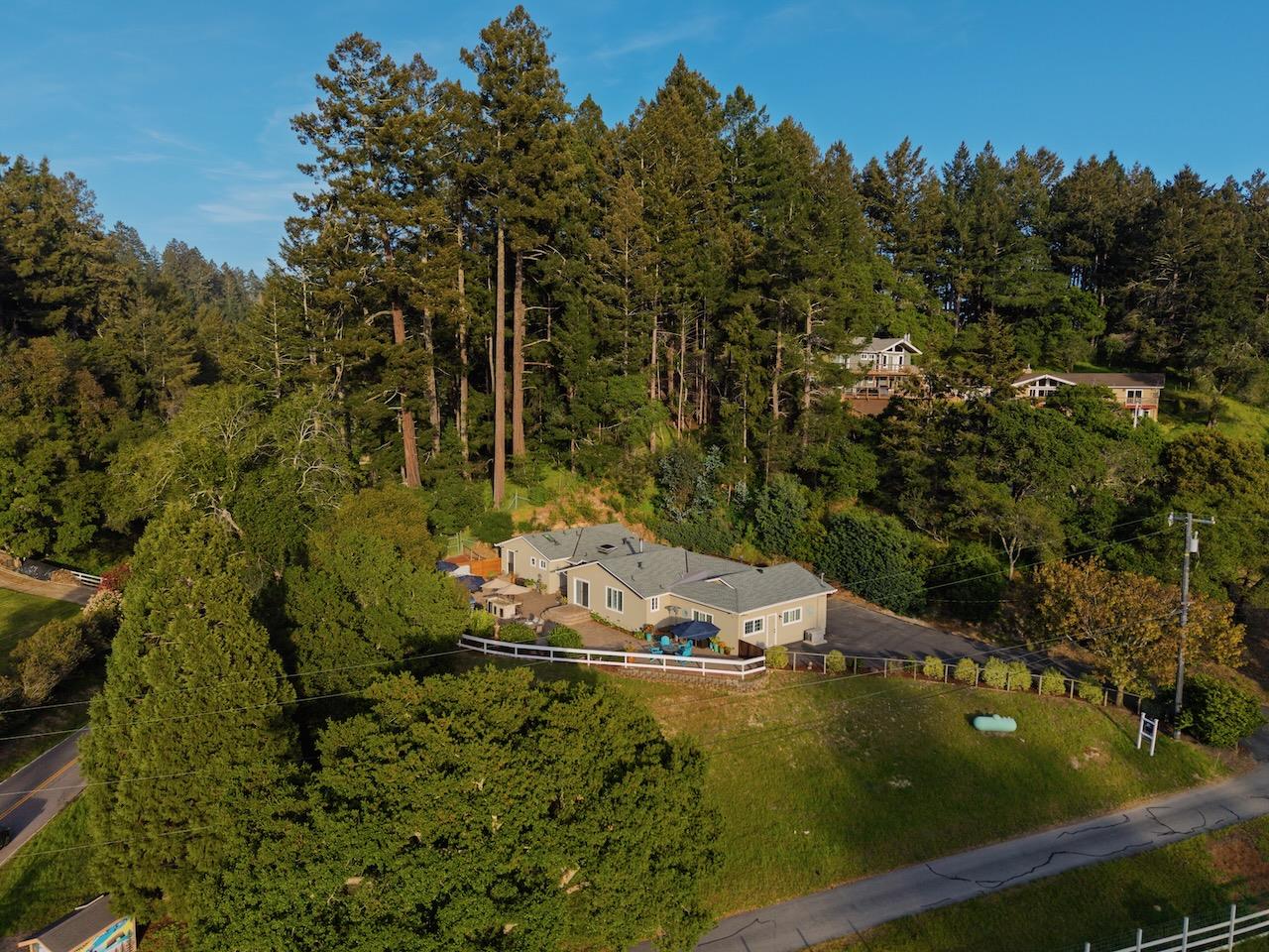 Detail Gallery Image 4 of 120 For 145 Rabbits Run Rd, Santa Cruz,  CA 95060 - 3 Beds | 3 Baths