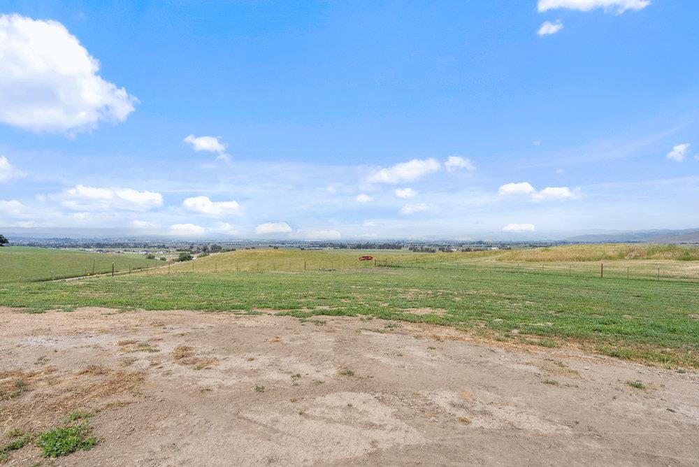Detail Gallery Image 10 of 67 For 3000 Coppa Ct, Hollister,  CA 95023 - 3 Beds | 2/1 Baths