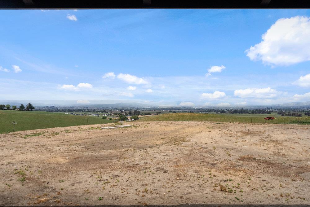 Detail Gallery Image 12 of 67 For 3000 Coppa Ct, Hollister,  CA 95023 - 3 Beds | 2/1 Baths