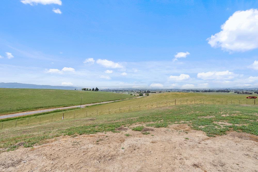 Detail Gallery Image 14 of 67 For 3000 Coppa Ct, Hollister,  CA 95023 - 3 Beds | 2/1 Baths
