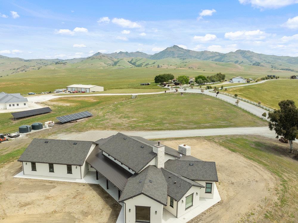 Detail Gallery Image 6 of 67 For 3000 Coppa Ct, Hollister,  CA 95023 - 3 Beds | 2/1 Baths