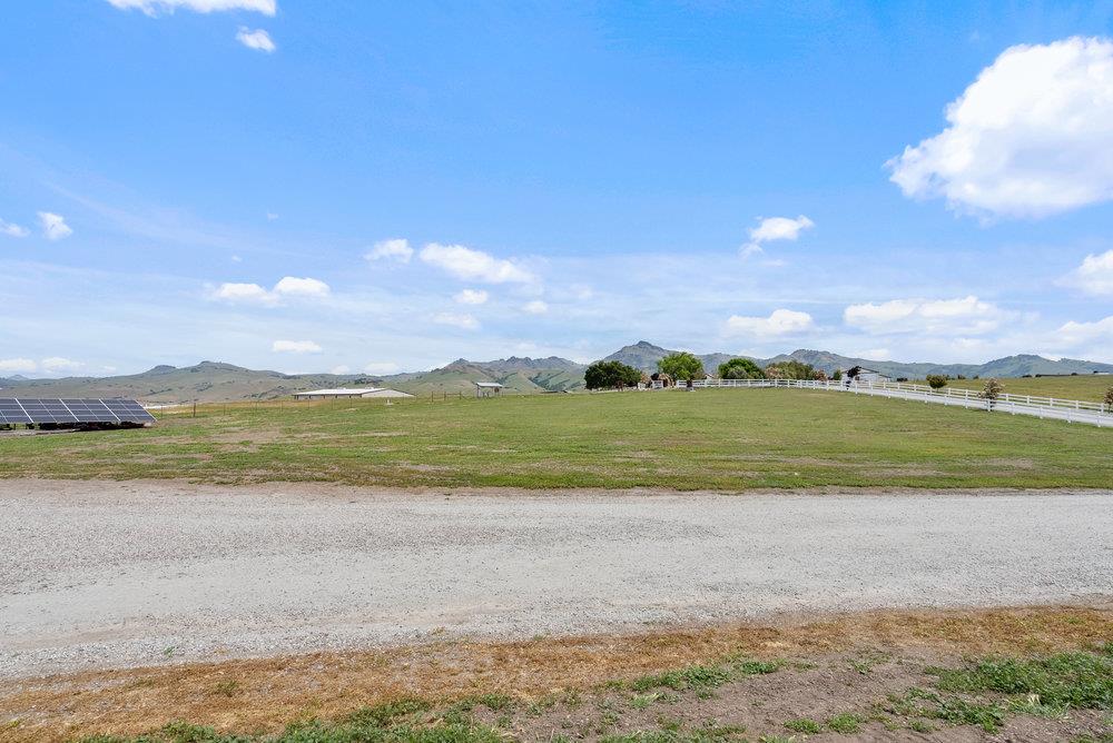 Detail Gallery Image 9 of 67 For 3000 Coppa Ct, Hollister,  CA 95023 - 3 Beds | 2/1 Baths