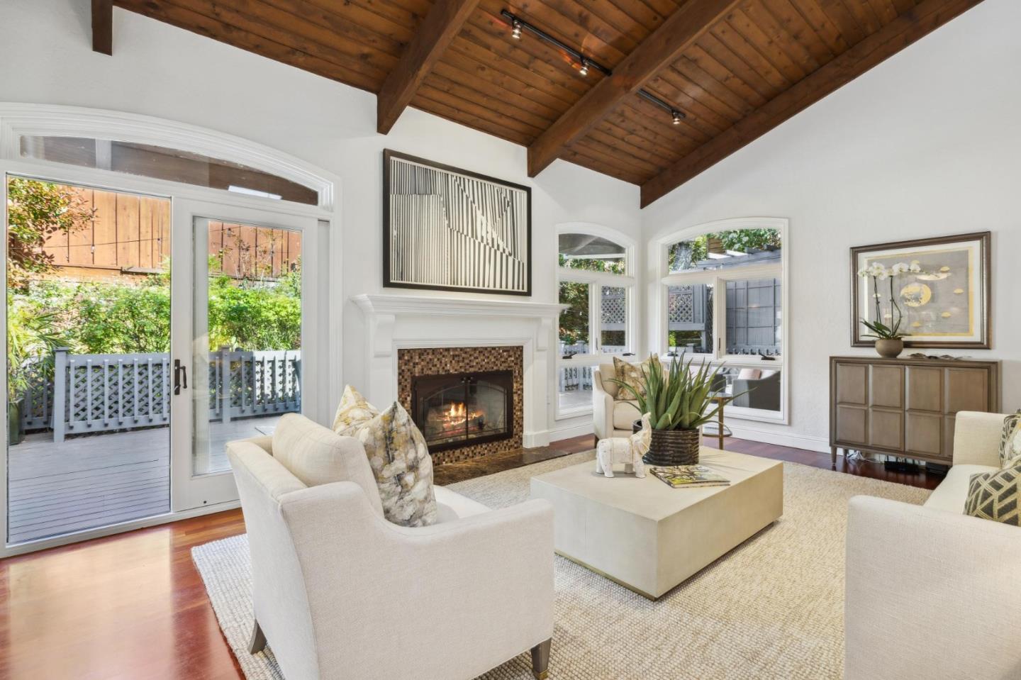 Detail Gallery Image 14 of 58 For 3003 Canyon Rd, Burlingame,  CA 94010 - 3 Beds | 2/1 Baths
