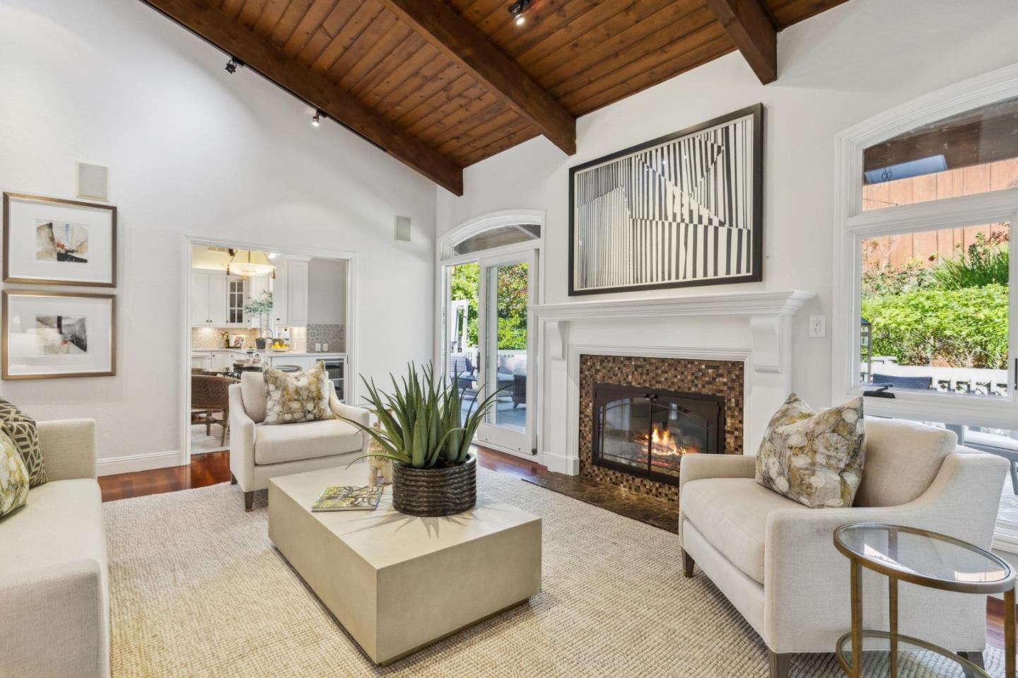 Detail Gallery Image 16 of 58 For 3003 Canyon Rd, Burlingame,  CA 94010 - 3 Beds | 2/1 Baths