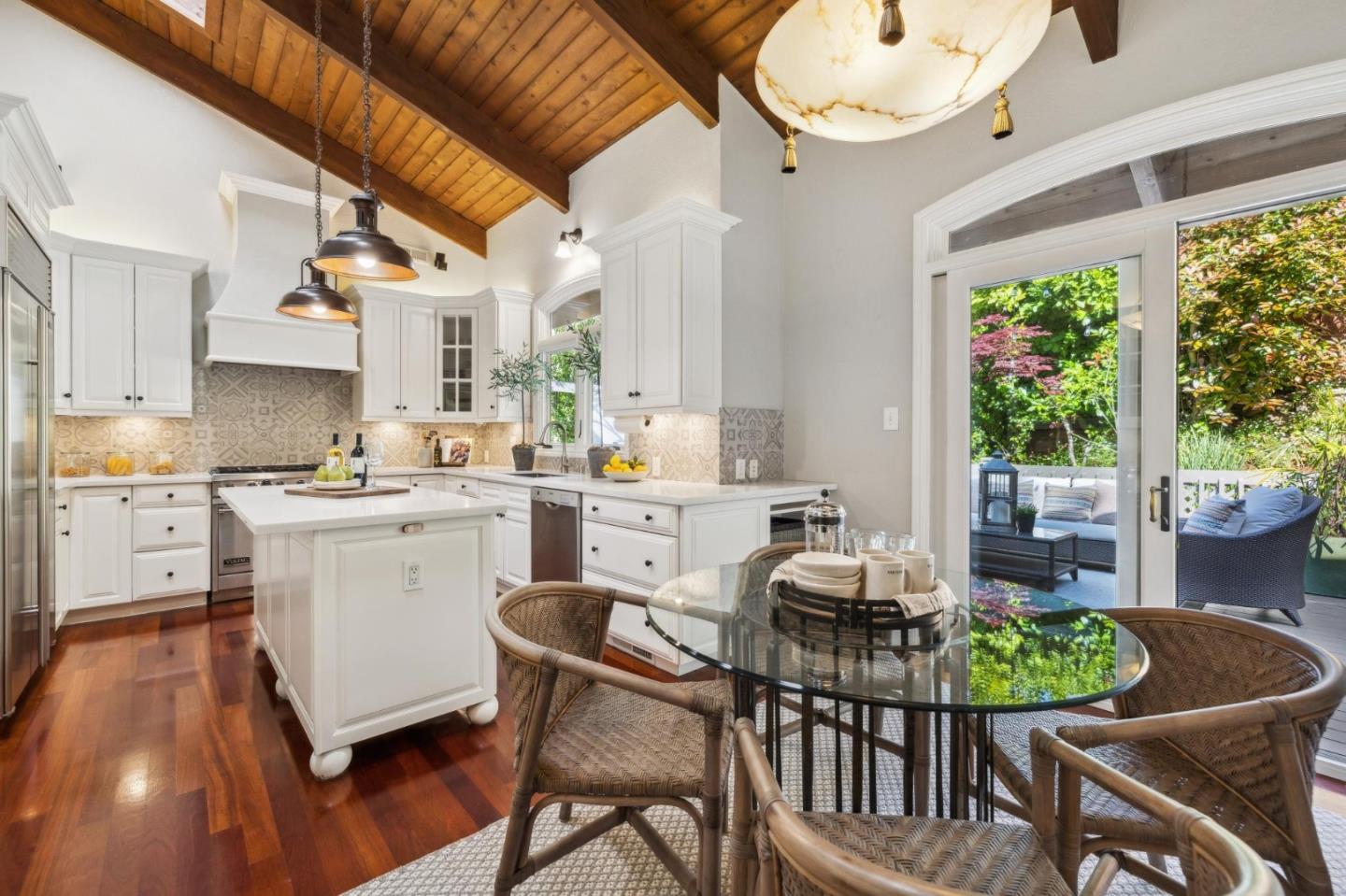 Detail Gallery Image 19 of 58 For 3003 Canyon Rd, Burlingame,  CA 94010 - 3 Beds | 2/1 Baths