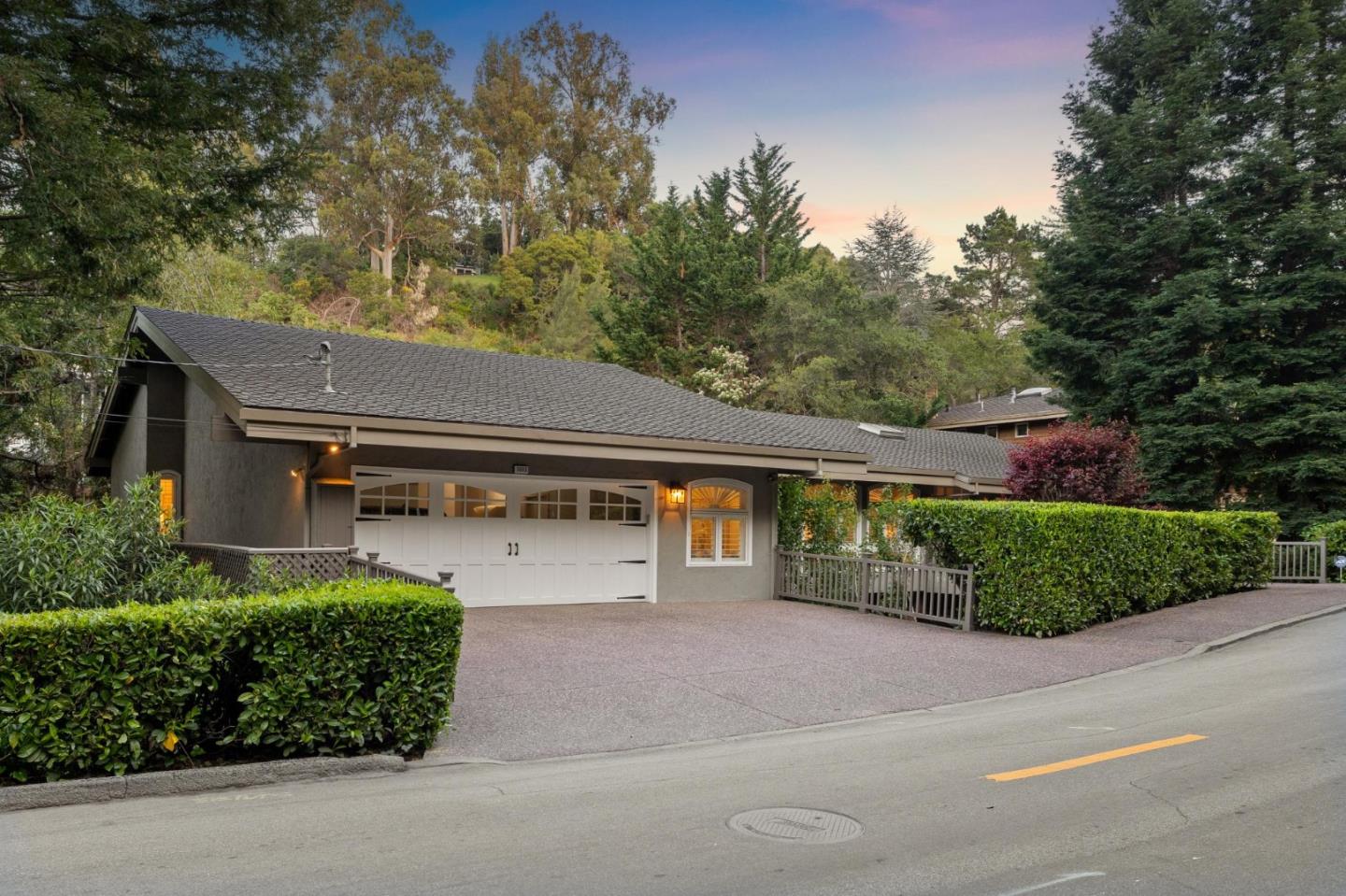 Detail Gallery Image 2 of 58 For 3003 Canyon Rd, Burlingame,  CA 94010 - 3 Beds | 2/1 Baths