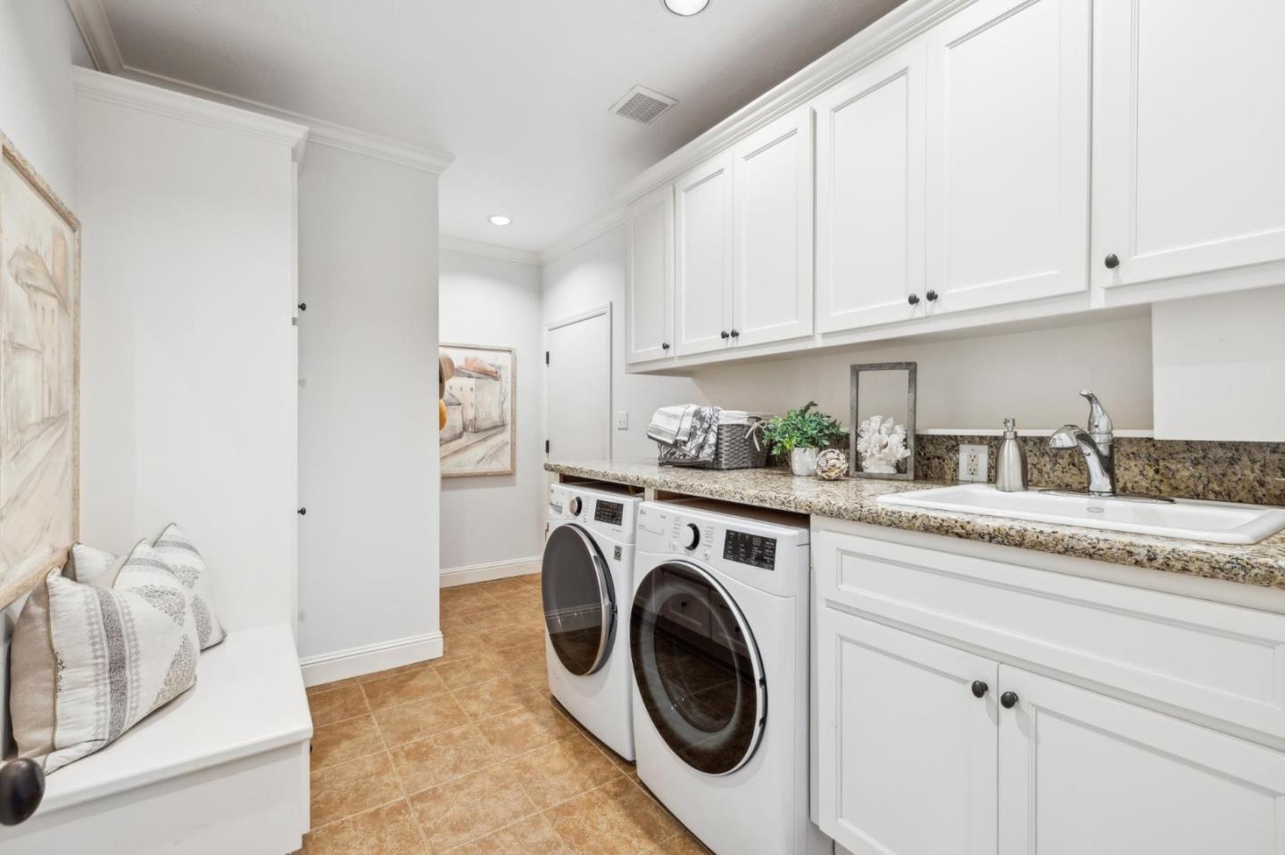 Detail Gallery Image 36 of 58 For 3003 Canyon Rd, Burlingame,  CA 94010 - 3 Beds | 2/1 Baths
