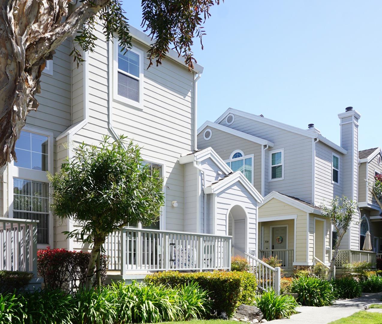 Detail Gallery Image 2 of 28 For 318 Genoa Dr #160,  Redwood City,  CA 94065 - 3 Beds | 2/1 Baths