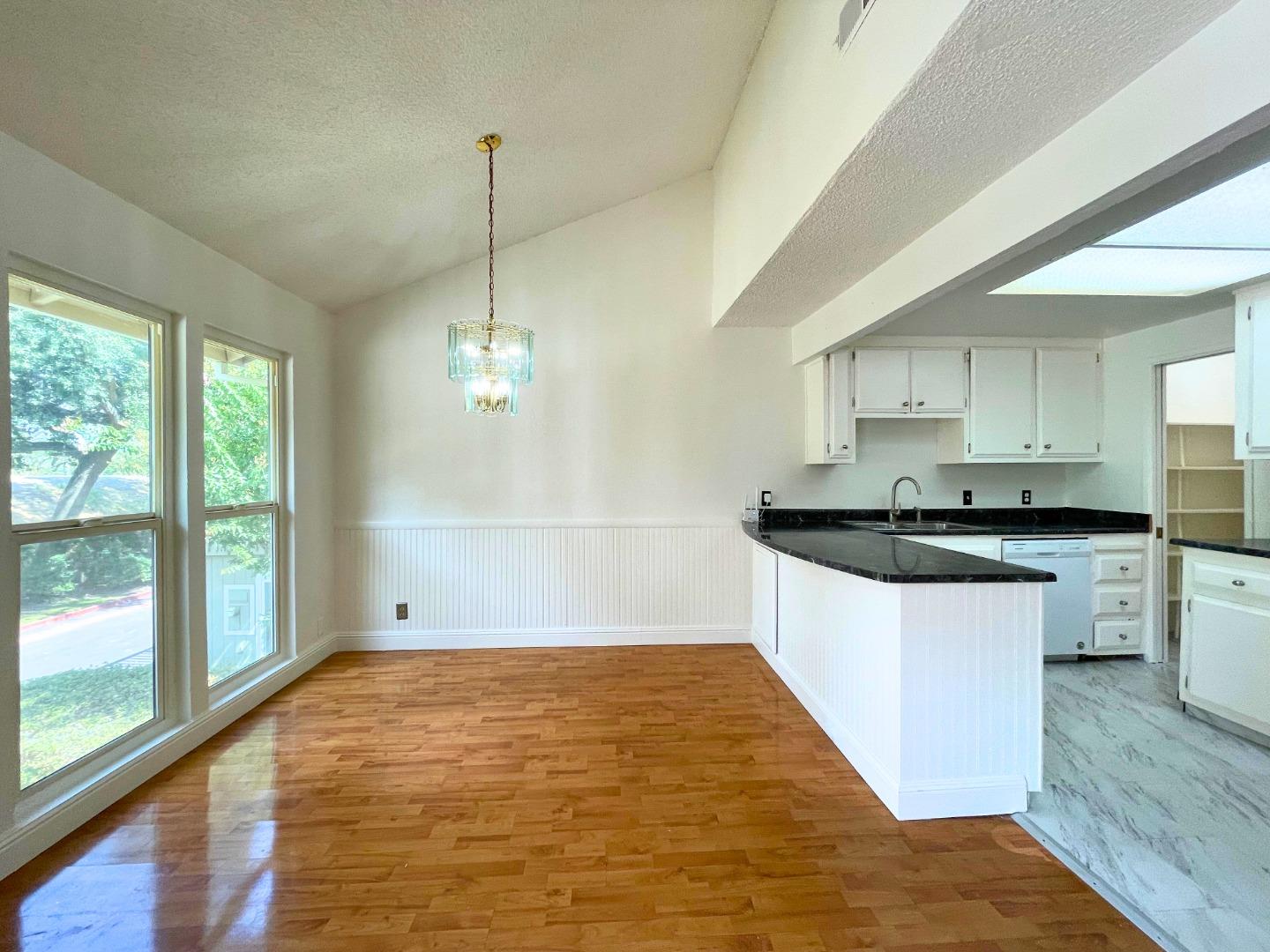 Detail Gallery Image 1 of 21 For 7959 La Riviera Dr, Sacramento,  CA 95826 - 3 Beds | 2/1 Baths