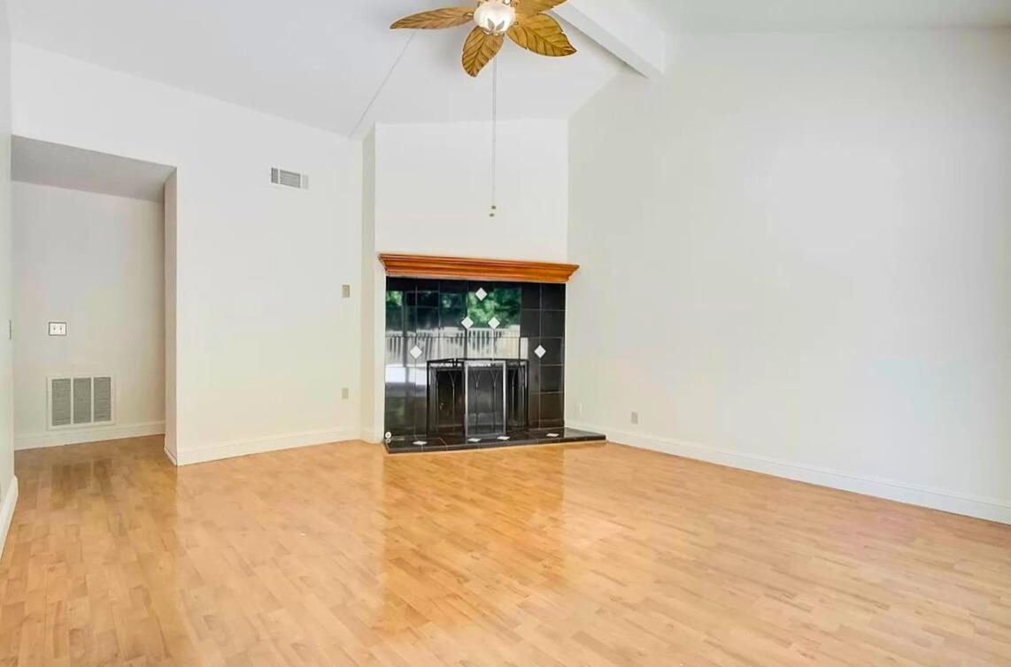 Detail Gallery Image 2 of 21 For 7959 La Riviera Dr, Sacramento,  CA 95826 - 3 Beds | 2/1 Baths