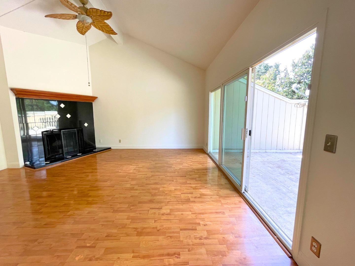 Detail Gallery Image 4 of 21 For 7959 La Riviera Dr, Sacramento,  CA 95826 - 3 Beds | 2/1 Baths