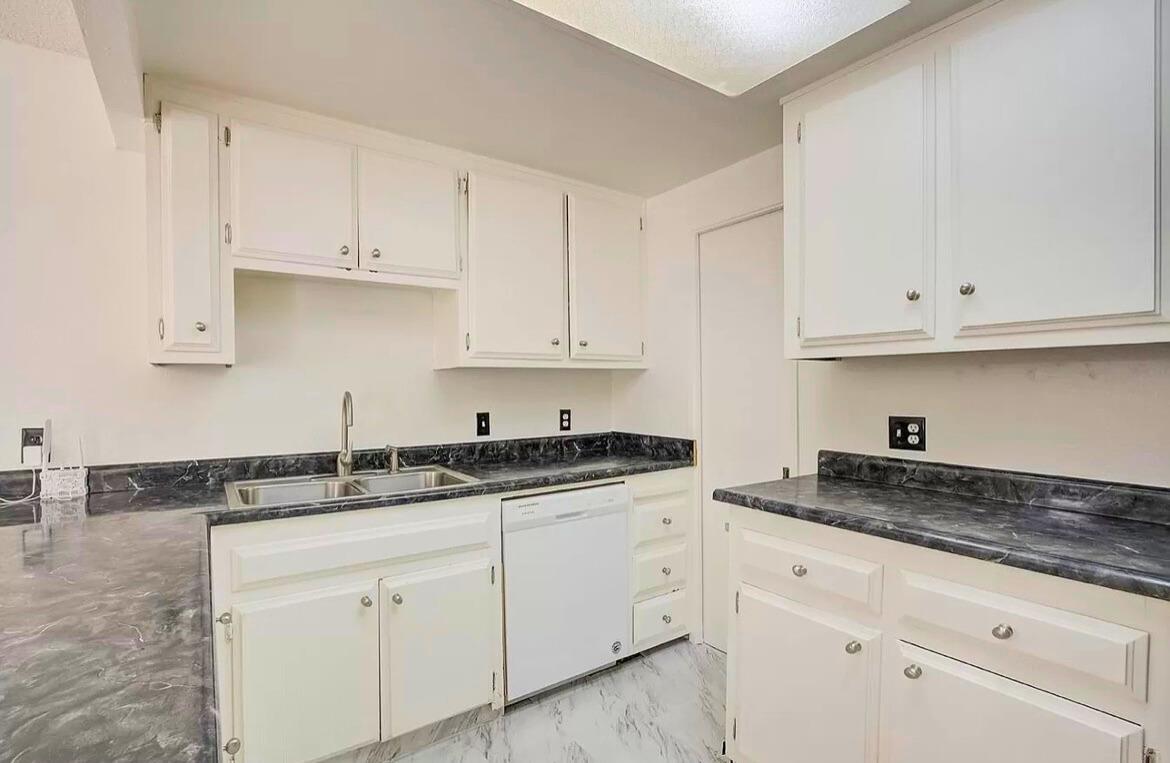 Detail Gallery Image 9 of 21 For 7959 La Riviera Dr, Sacramento,  CA 95826 - 3 Beds | 2/1 Baths