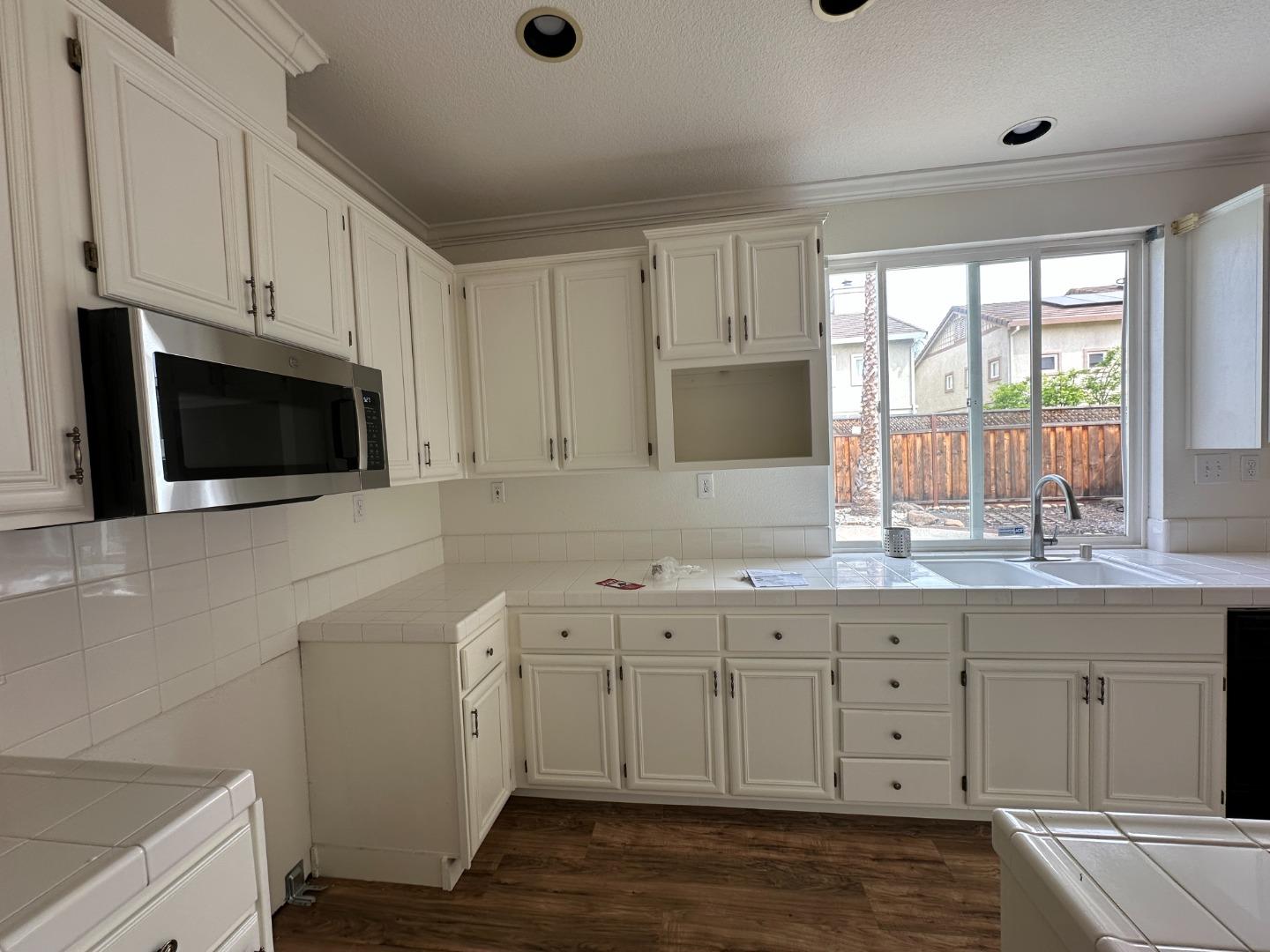 Detail Gallery Image 10 of 23 For 160 Malaga Way, Brentwood,  CA 94513 - 3 Beds | 3 Baths
