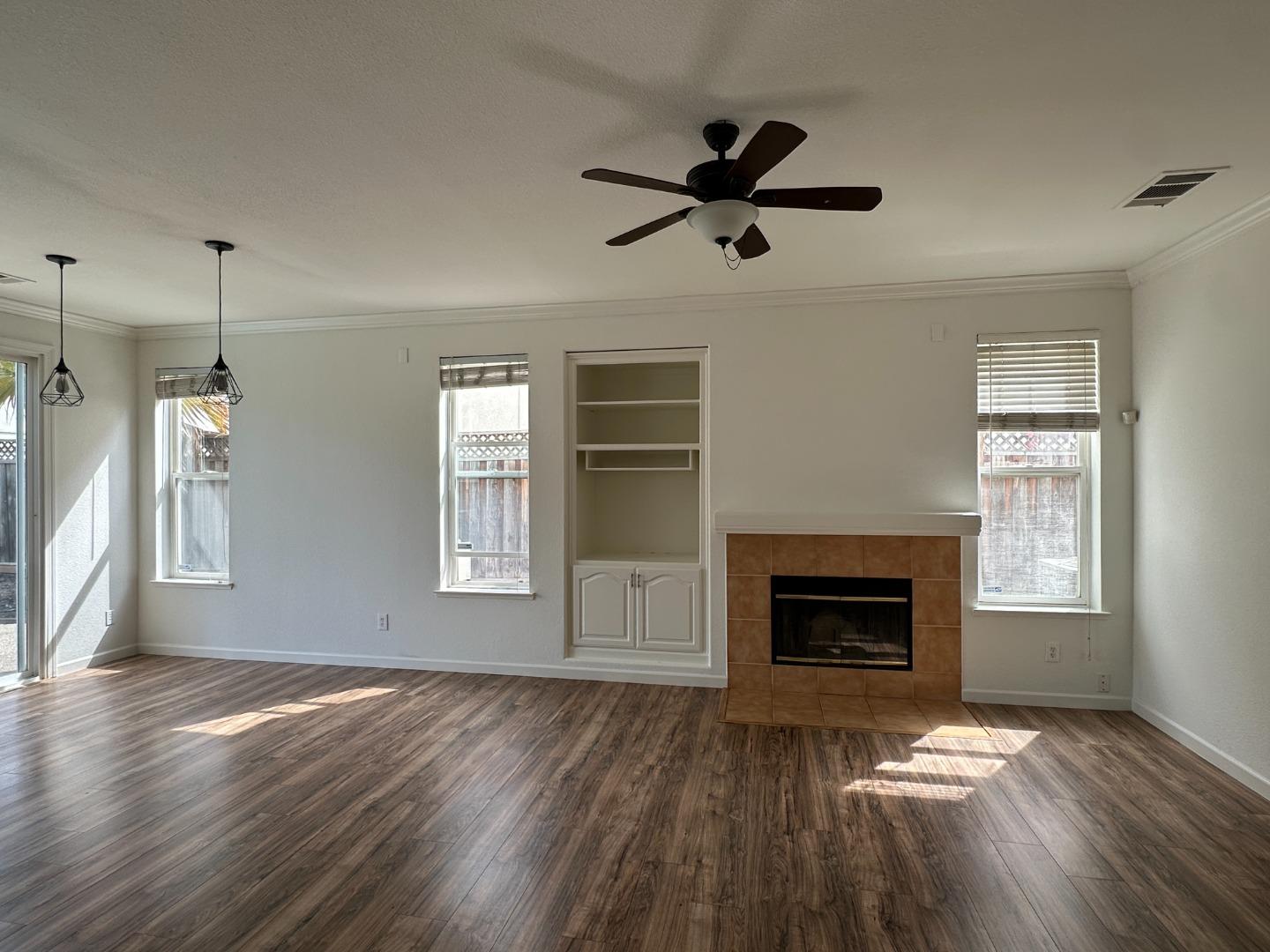 Detail Gallery Image 11 of 23 For 160 Malaga Way, Brentwood,  CA 94513 - 3 Beds | 3 Baths