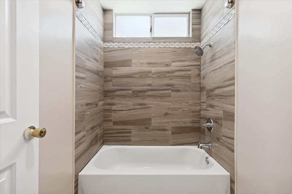 Detail Gallery Image 13 of 19 For 1604 Thornleaf Way, San Jose,  CA 95131 - 2 Beds | 2 Baths