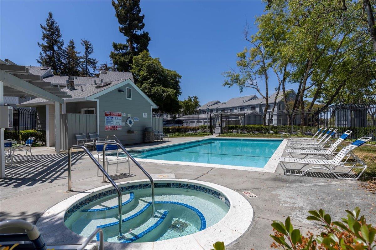 Detail Gallery Image 18 of 19 For 1604 Thornleaf Way, San Jose,  CA 95131 - 2 Beds | 2 Baths