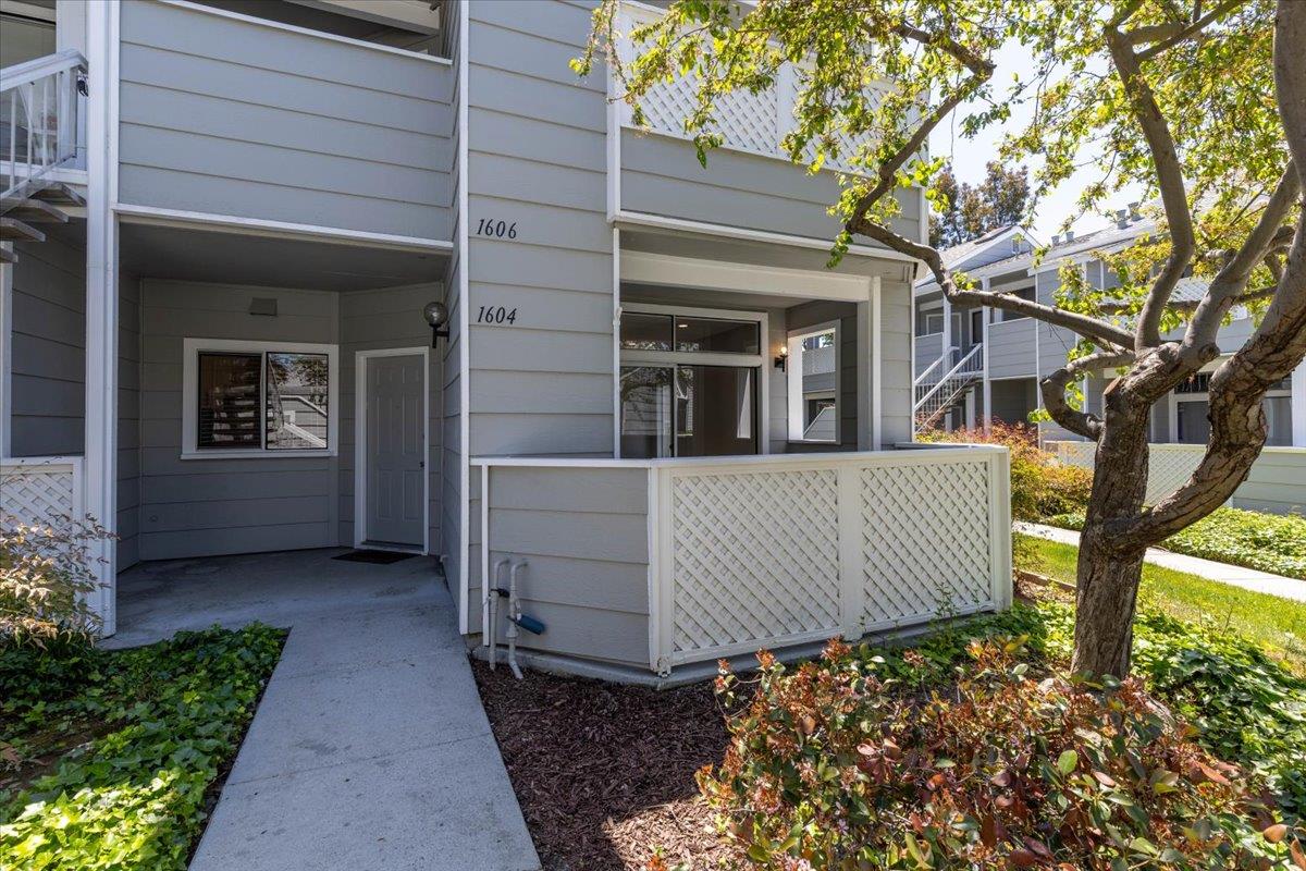 Detail Gallery Image 2 of 19 For 1604 Thornleaf Way, San Jose,  CA 95131 - 2 Beds | 2 Baths