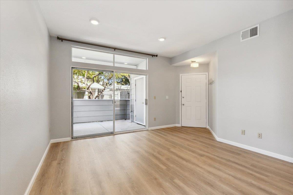 Detail Gallery Image 4 of 19 For 1604 Thornleaf Way, San Jose,  CA 95131 - 2 Beds | 2 Baths