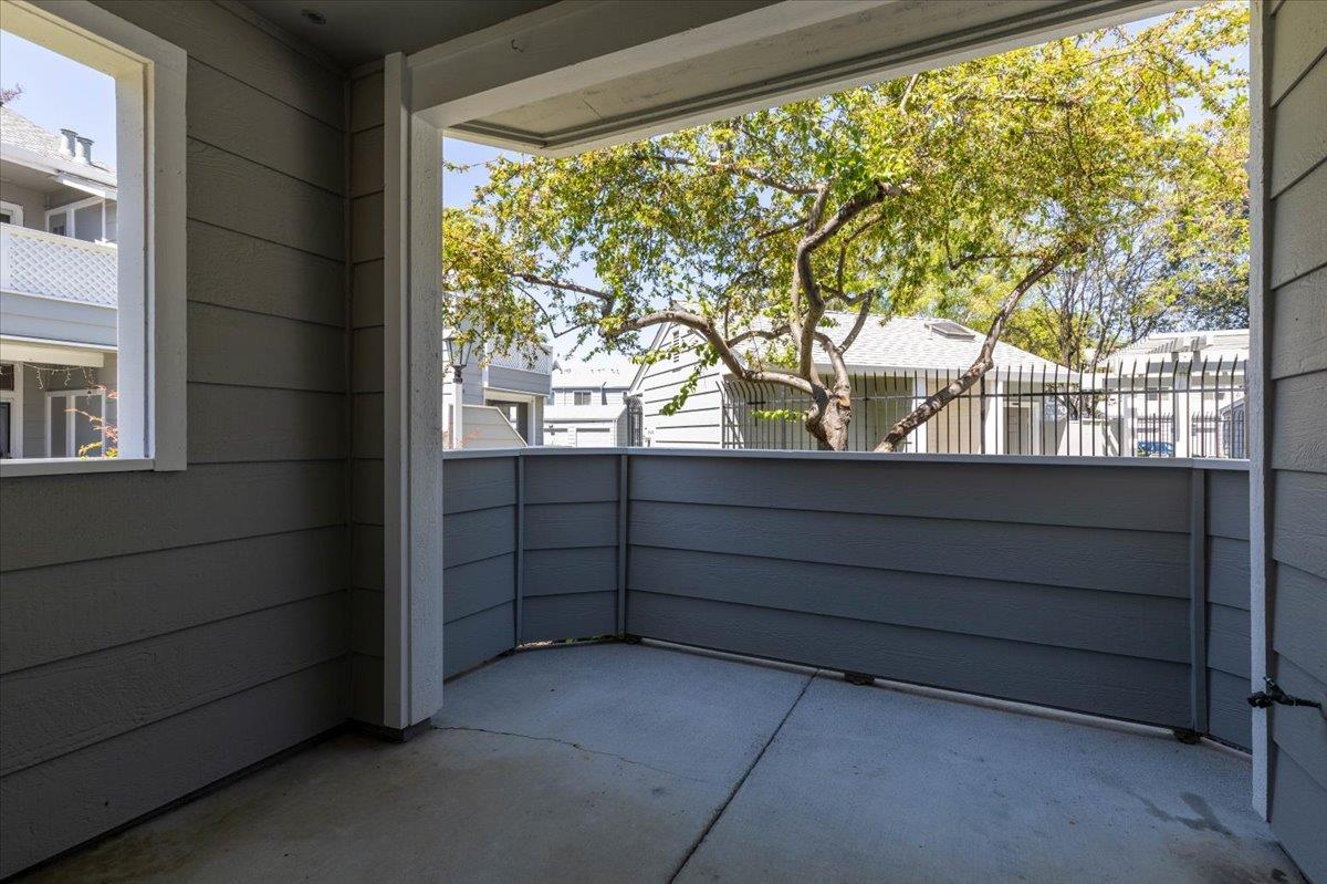 Detail Gallery Image 5 of 19 For 1604 Thornleaf Way, San Jose,  CA 95131 - 2 Beds | 2 Baths
