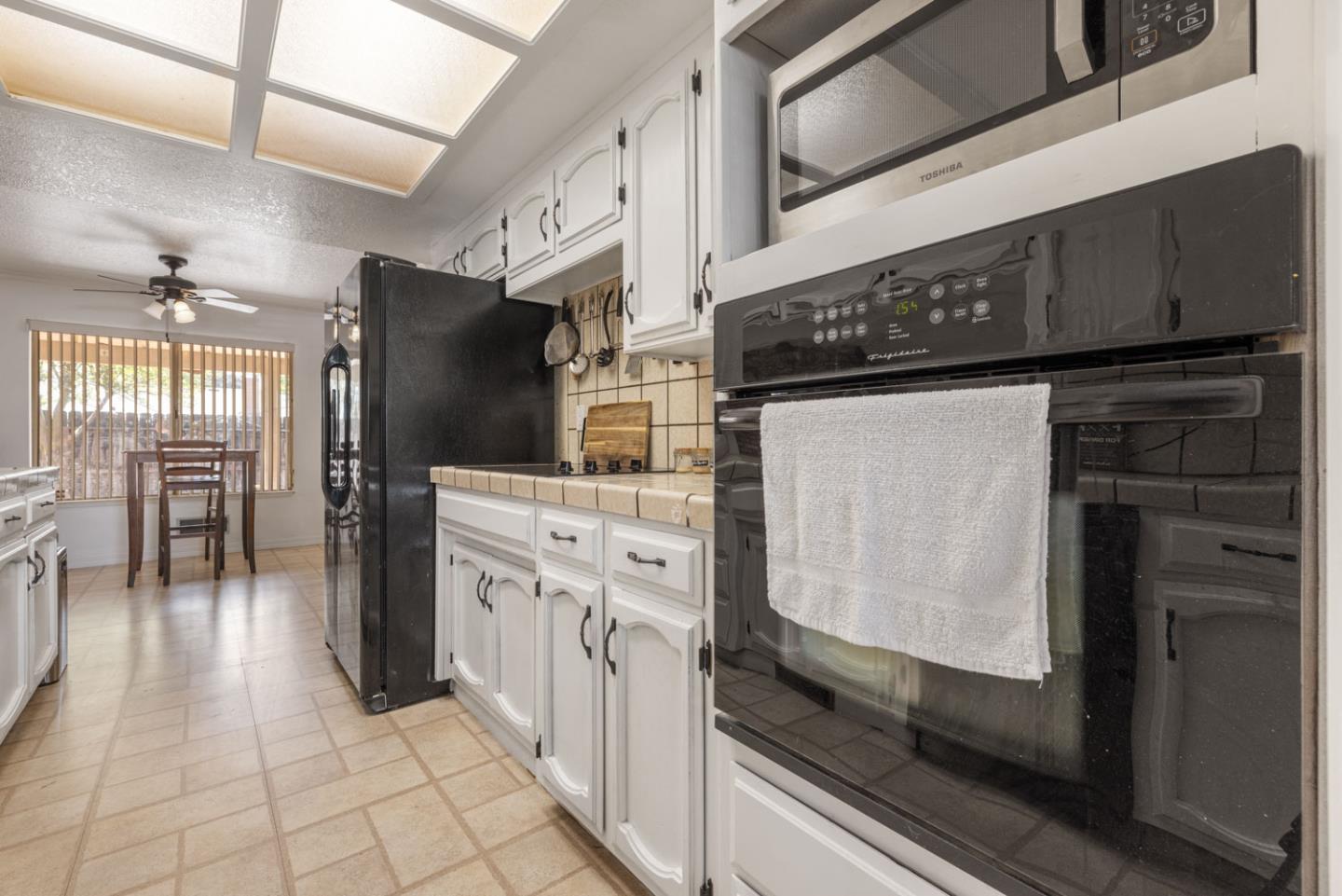 Detail Gallery Image 12 of 43 For 306 Elise Ct, Modesto,  CA 95350 - 4 Beds | 3 Baths