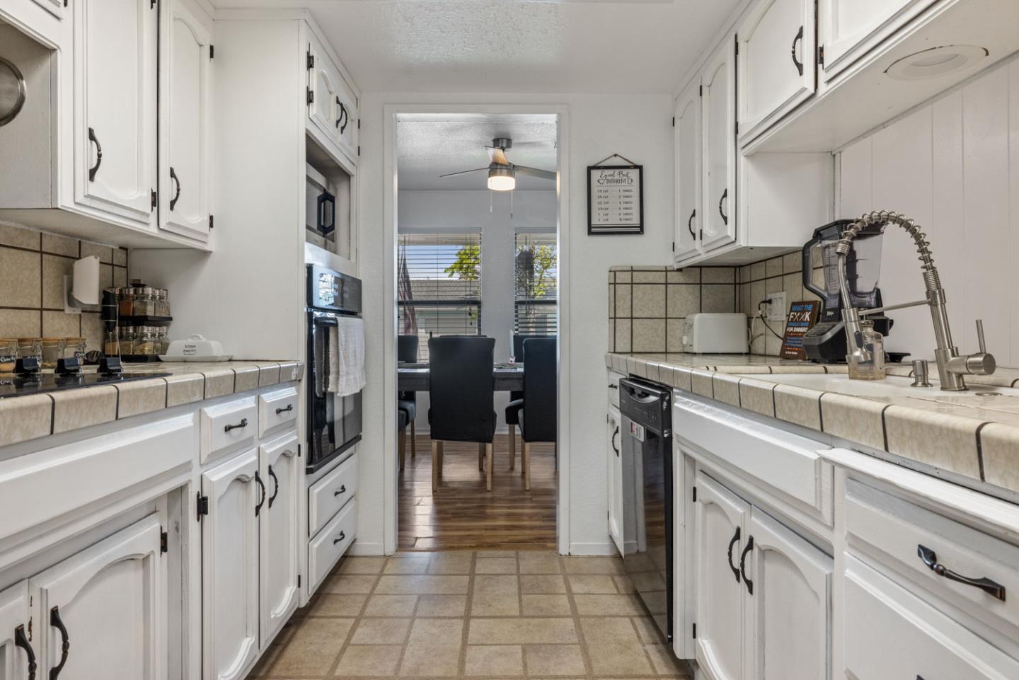 Detail Gallery Image 14 of 43 For 306 Elise Ct, Modesto,  CA 95350 - 4 Beds | 3 Baths