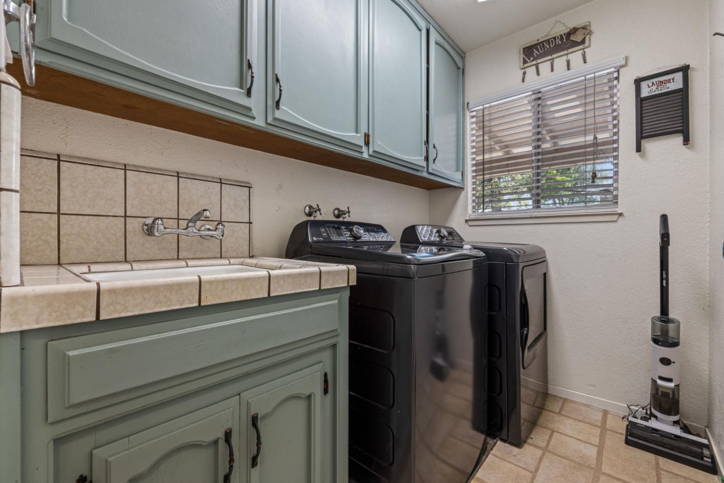 Detail Gallery Image 19 of 43 For 306 Elise Ct, Modesto,  CA 95350 - 4 Beds | 3 Baths