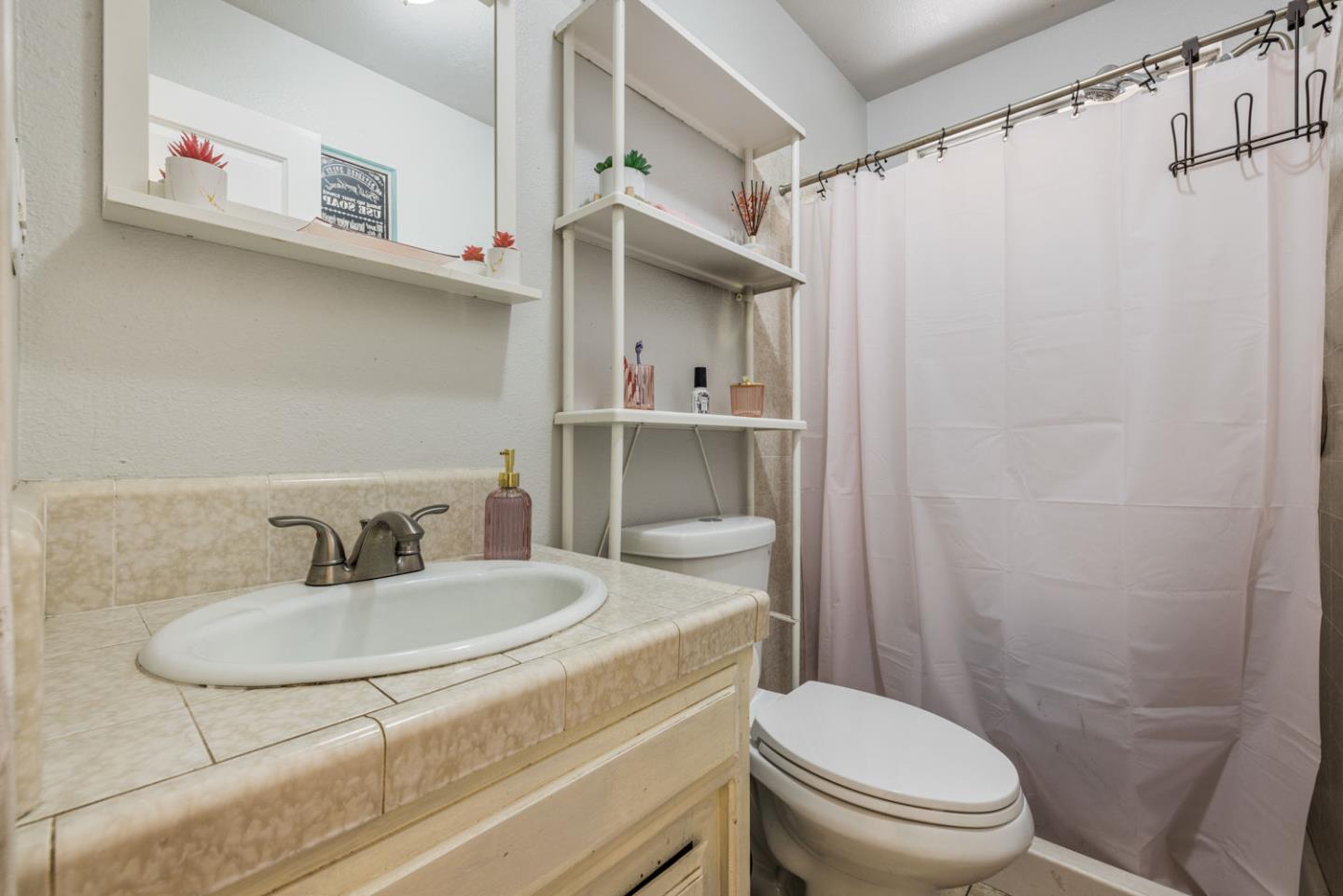 Detail Gallery Image 22 of 43 For 306 Elise Ct, Modesto,  CA 95350 - 4 Beds | 3 Baths