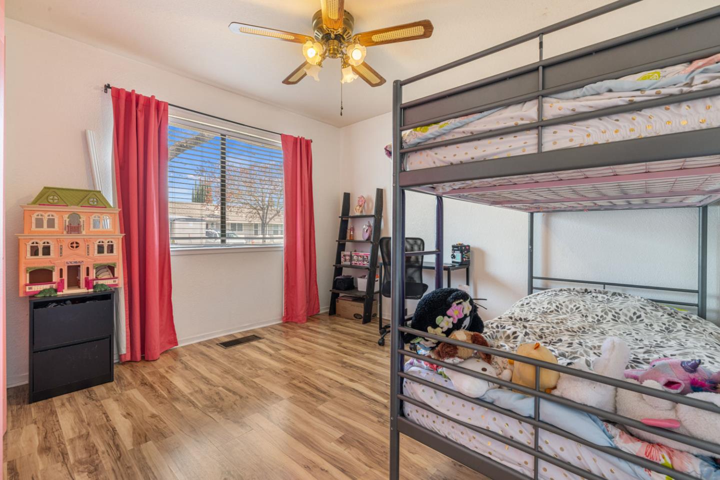 Detail Gallery Image 29 of 43 For 306 Elise Ct, Modesto,  CA 95350 - 4 Beds | 3 Baths