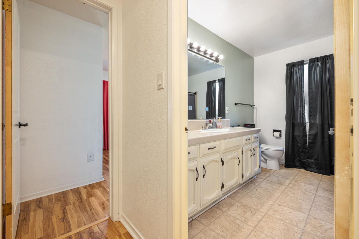 Detail Gallery Image 32 of 43 For 306 Elise Ct, Modesto,  CA 95350 - 4 Beds | 3 Baths