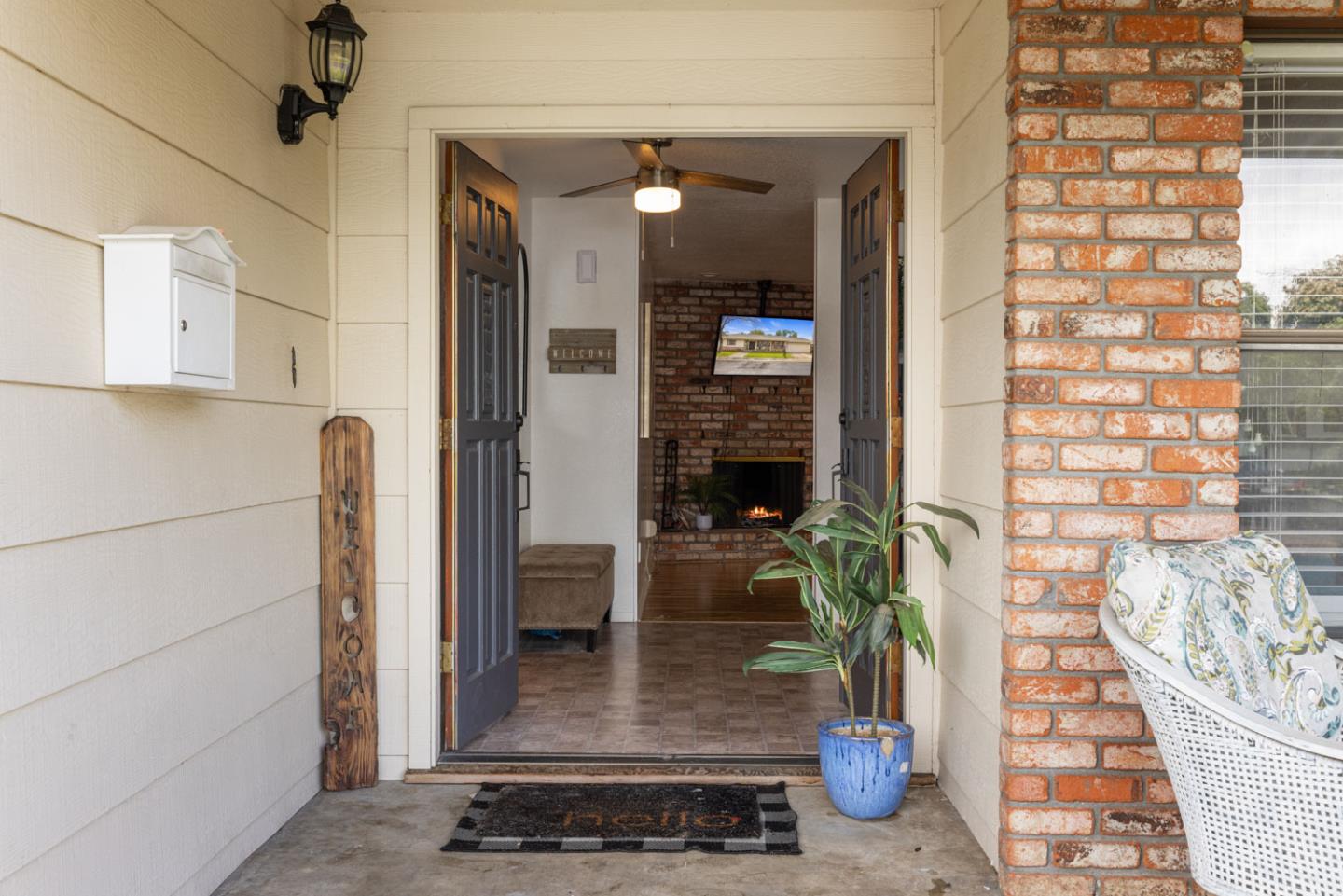Detail Gallery Image 4 of 43 For 306 Elise Ct, Modesto,  CA 95350 - 4 Beds | 3 Baths