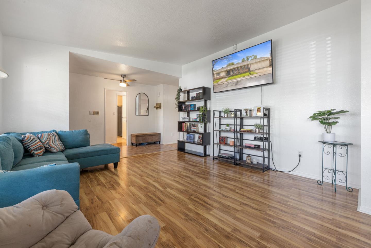 Detail Gallery Image 7 of 43 For 306 Elise Ct, Modesto,  CA 95350 - 4 Beds | 3 Baths