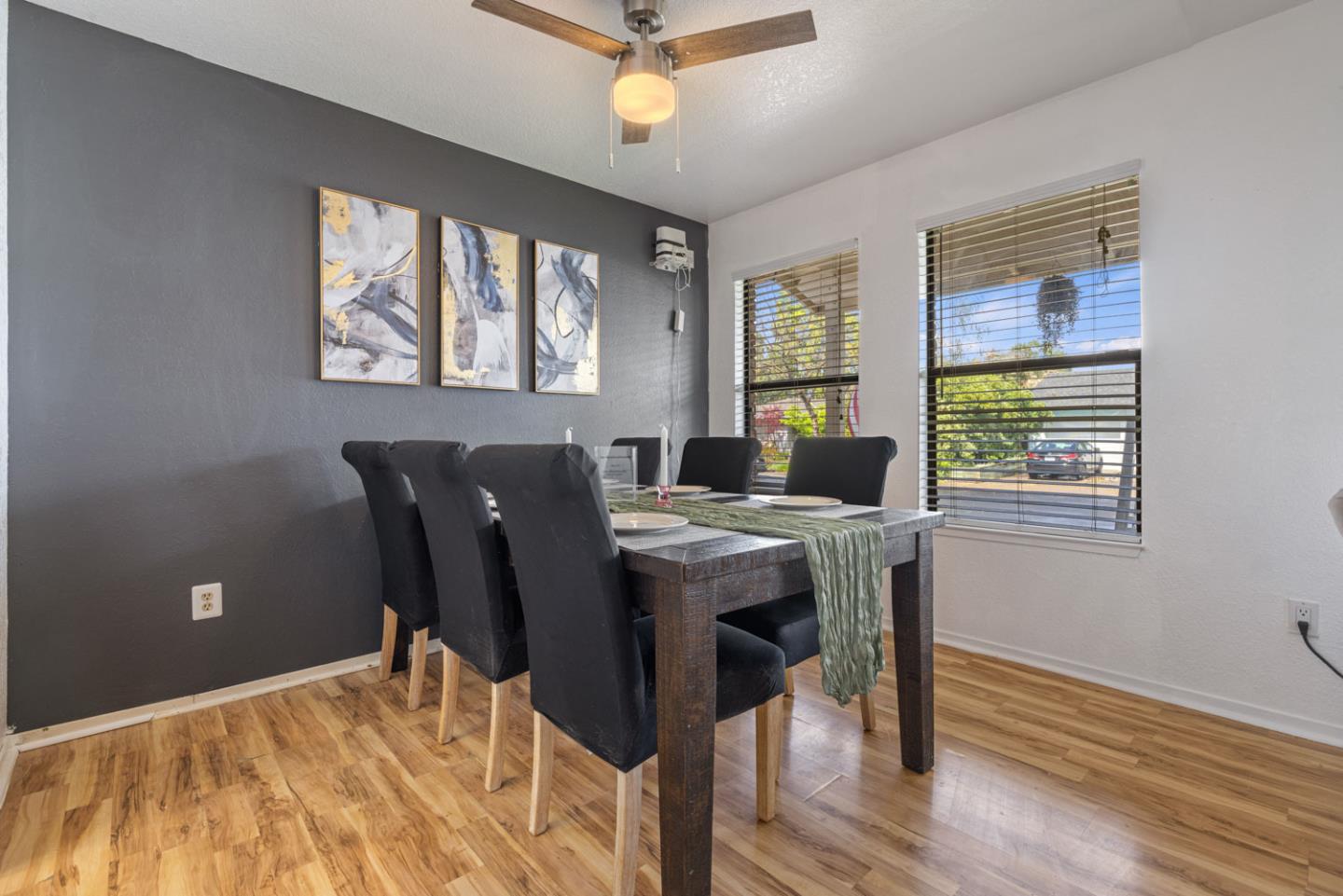 Detail Gallery Image 9 of 43 For 306 Elise Ct, Modesto,  CA 95350 - 4 Beds | 3 Baths
