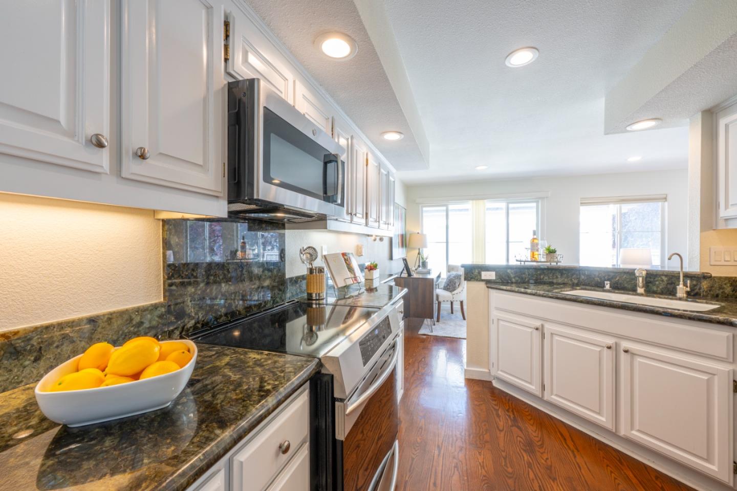 Detail Gallery Image 21 of 30 For 23 Erin Ln, Half Moon Bay,  CA 94019 - 3 Beds | 3 Baths